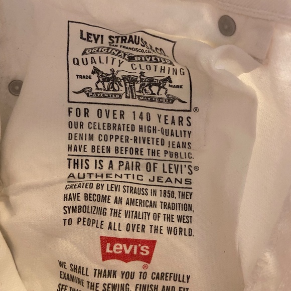 White Levi's 550 Jeans - Picture 6 of 6